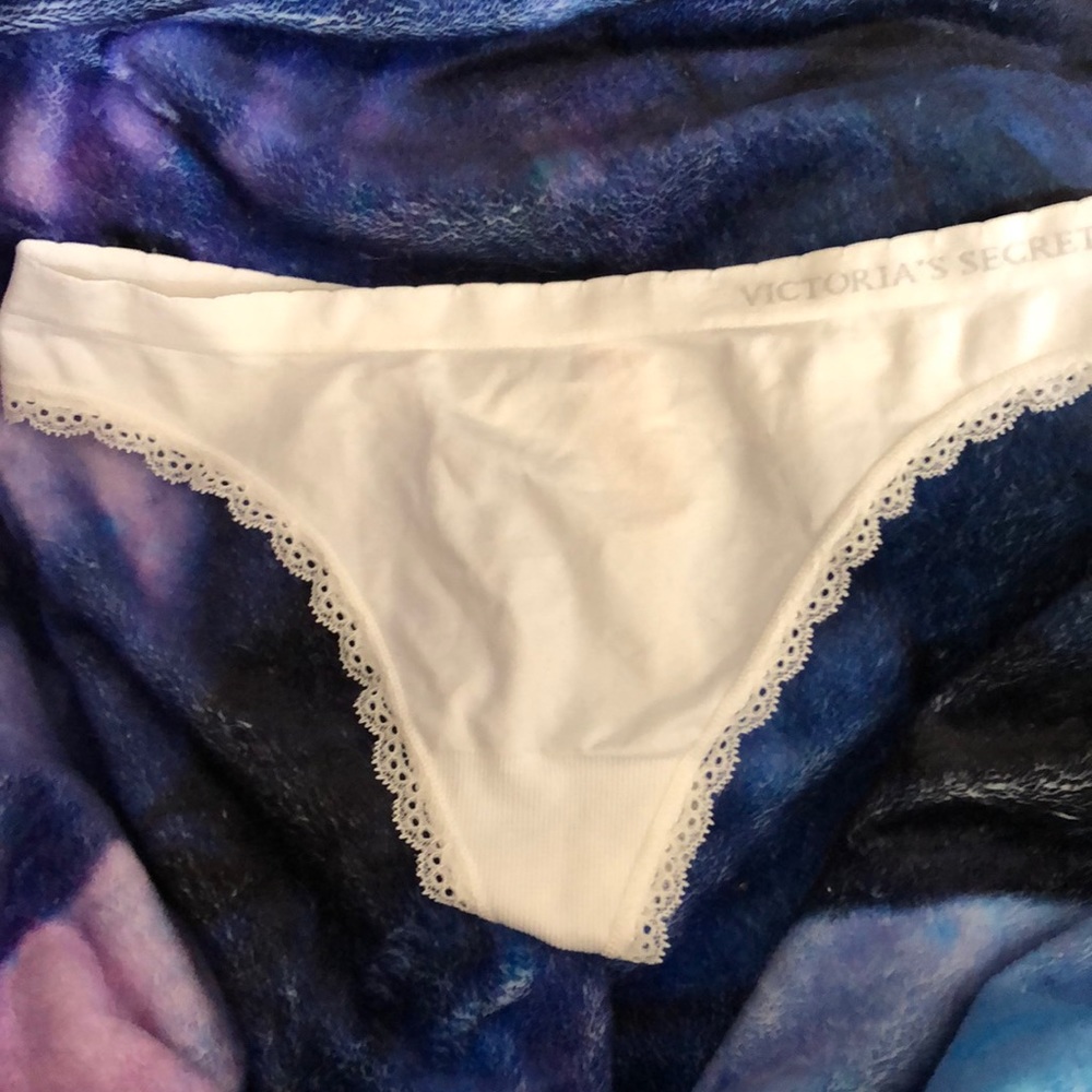 NWT Victoria’s Secret smooth stretch white thong size Large